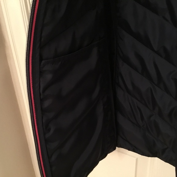 Talbots dark blue lightweight puffer vest with pink trim on zipper - Picture 8 of 10